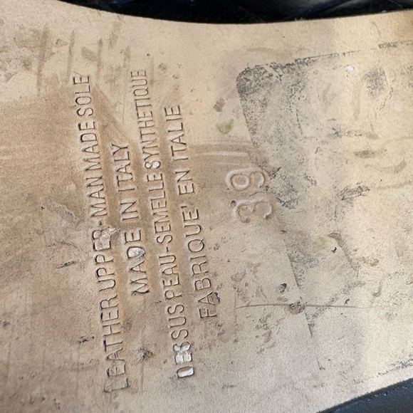 Elegant Black Woven Leather Sandals - Picture 9 of 9